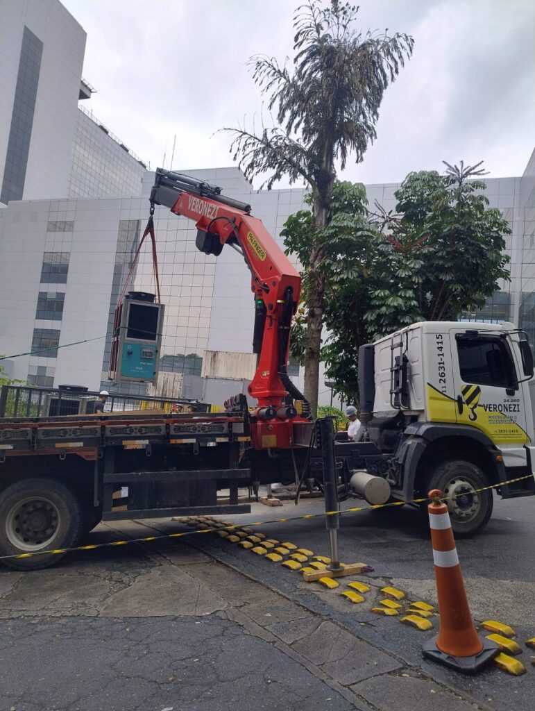 Locação de Munck para transporte de máquinas